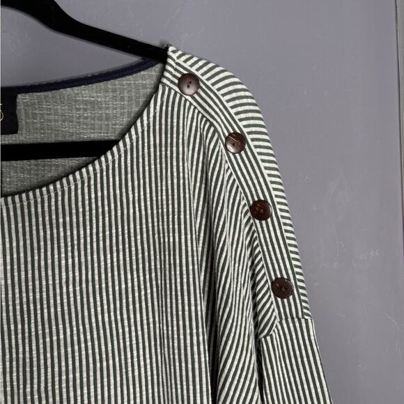 W5 Green and White Striped Button Detail Plus Size 2X - Picture 3 of 6